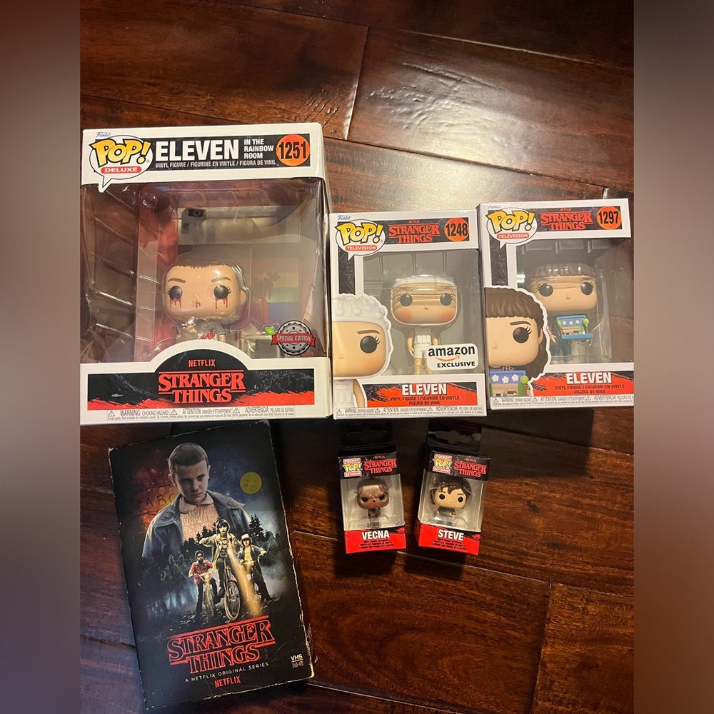 Stranger Things COLLECTIBLES - Picture 4 of 7
